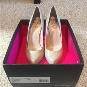 Vince camuto nude pumps
